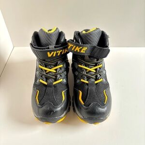 Kids Winter Hiking Boots w/ Ice Cleats | EU 32 (US 1–1.5)